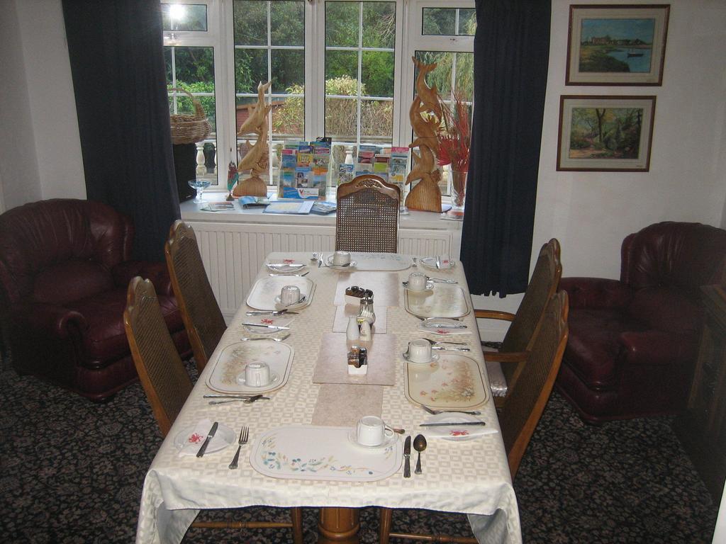 Four Seasons Guest House 펨브레이 외부 사진